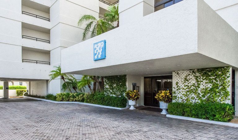 Entrance in to the Concordia West, Luxury Oceanfront Condos in Palm Beach, Florida 33480