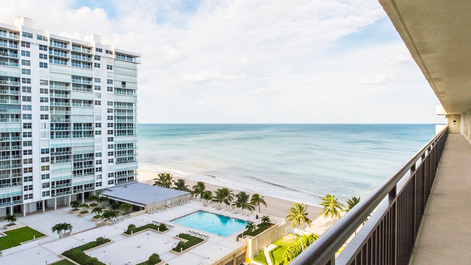 Residence 10J For Sale at Plaza South, Fort Lauderdale, Florida 33308