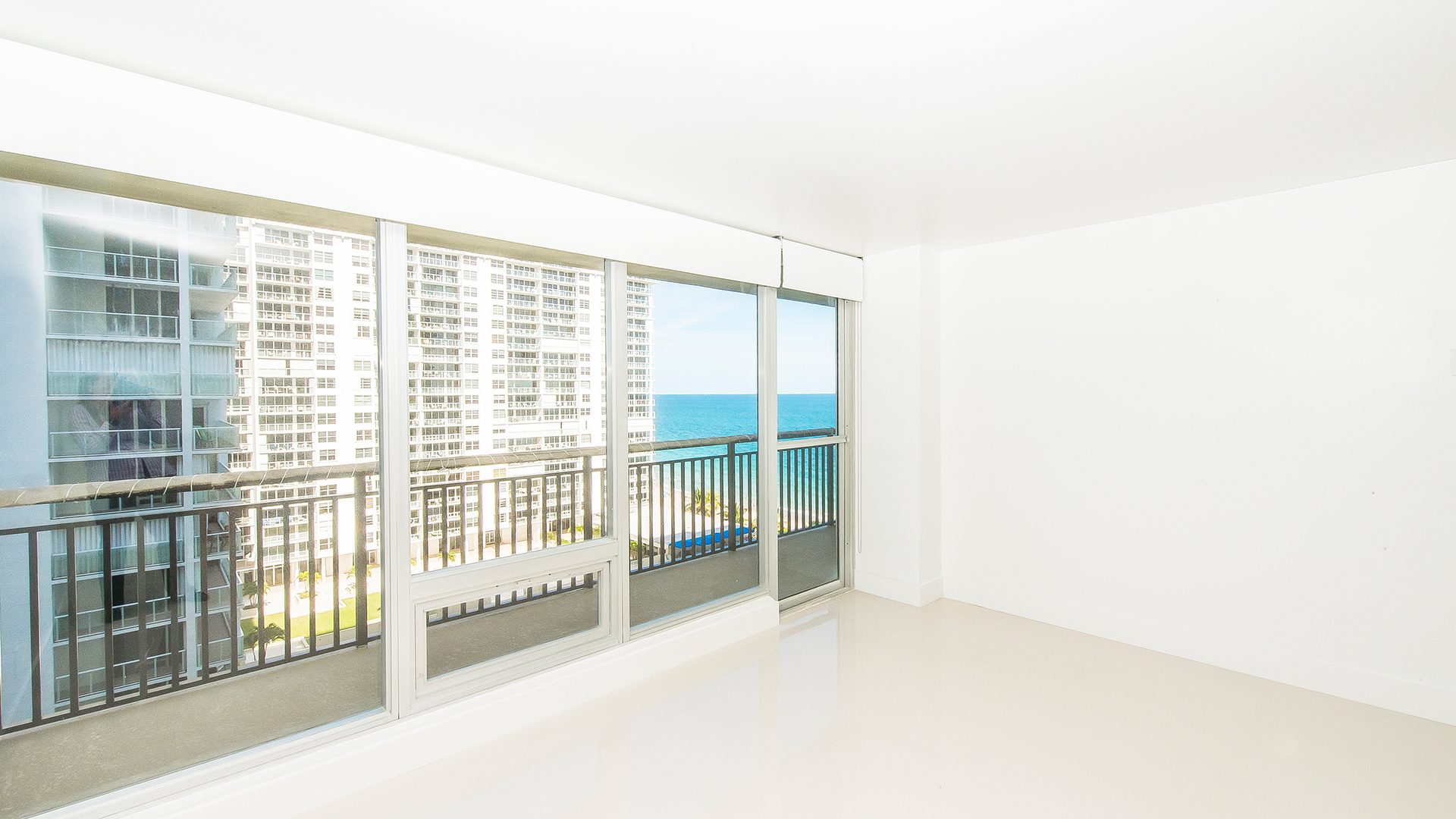 Residence 10J For Sale at Plaza South, Fort Lauderdale, Florida 33308